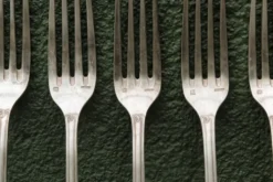 Lot de 12 couverts Ercuis en métal argenté, époque Art nouveau