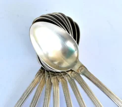 Lot de 8 cuillères à café en métal argenté boulenger décor de rinceaux 14cm