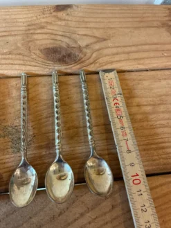 Lot de 5 cuillères à moka/café en métal argenté – Motif géométrique Ar