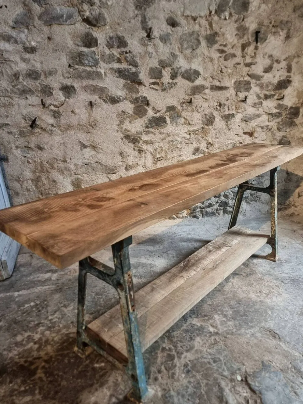 Îlot de cuisine industriel / table console avec base en fonte – France, milieu du XXe siècle