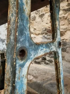Îlot de cuisine industriel / table console avec base en fonte – France, milieu du XXe siècle