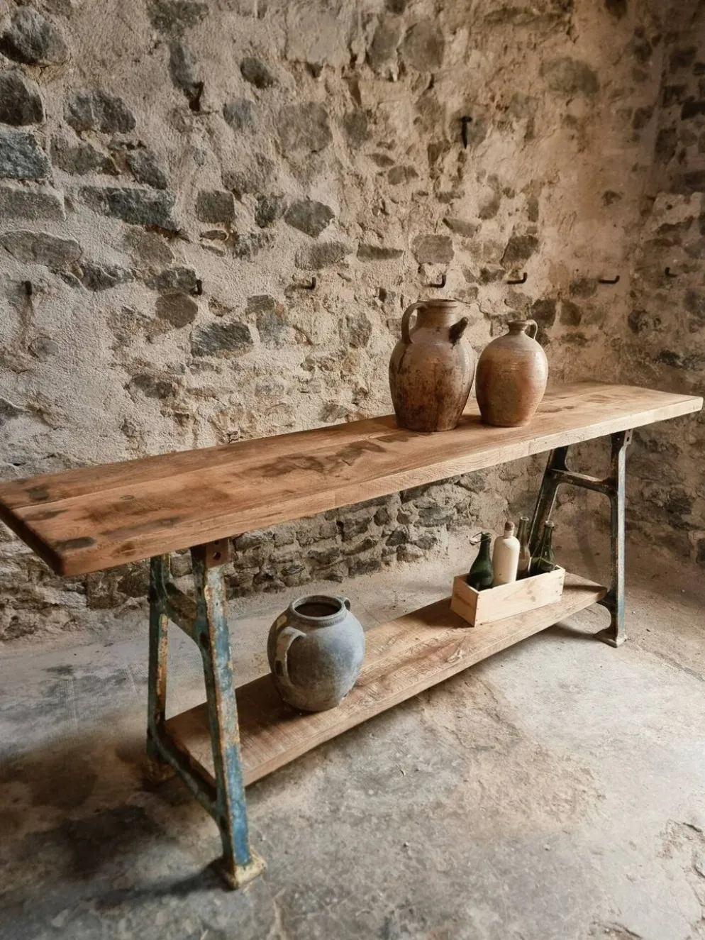 Îlot de cuisine industriel / table console avec base en fonte – France, milieu du XXe siècle