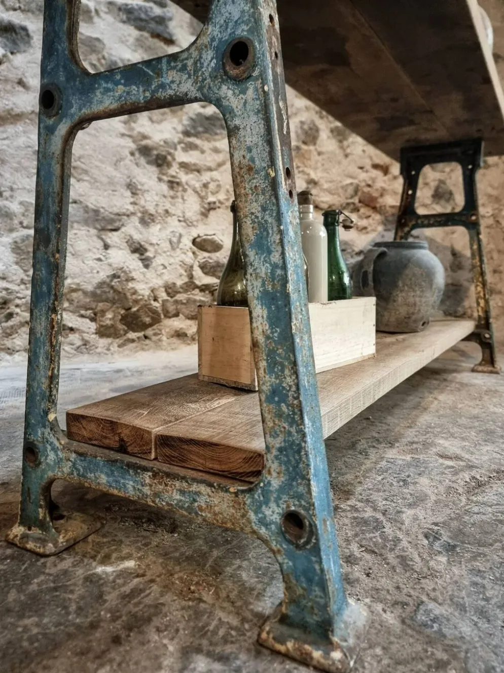 Îlot de cuisine industriel / table console avec base en fonte – France, milieu du XXe siècle