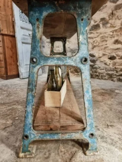 Îlot de cuisine industriel / table console avec base en fonte – France, milieu du XXe siècle