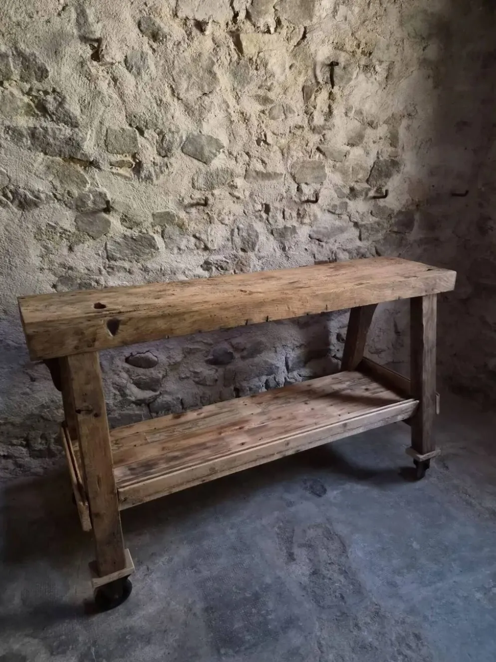 Îlot de cuisine établi français industriel, table de travail ancienne en châtaignier et chêne, vers 1900