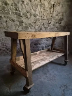 Îlot de cuisine établi français industriel, table de travail ancienne en châtaignier et chêne, vers 1900