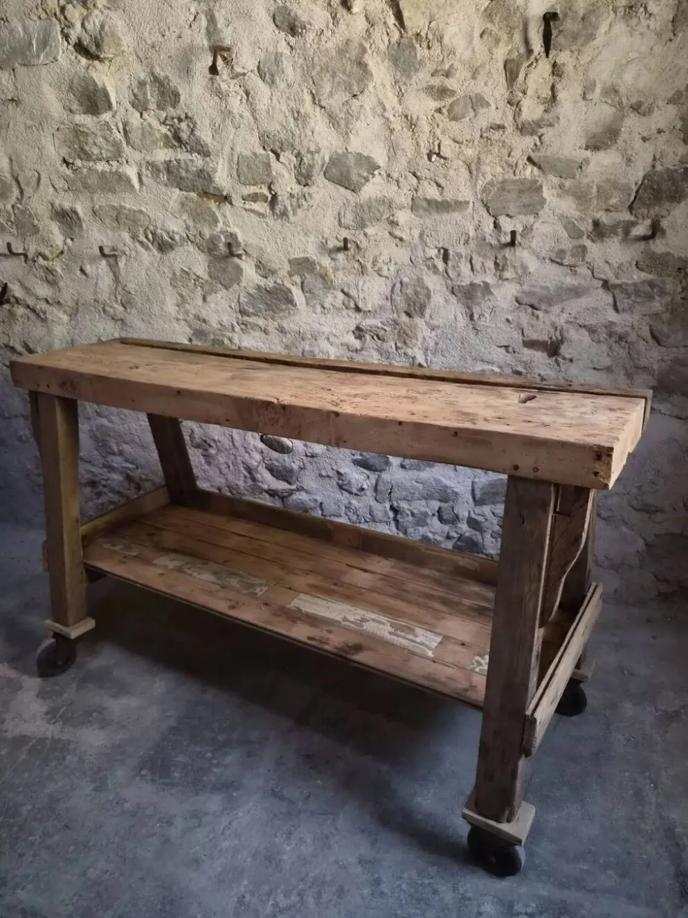 Îlot de cuisine établi français industriel, table de travail ancienne en châtaignier et chêne, vers 1900