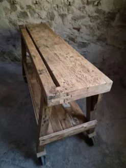 Îlot de cuisine établi français industriel, table de travail ancienne en châtaignier et chêne, vers 1900