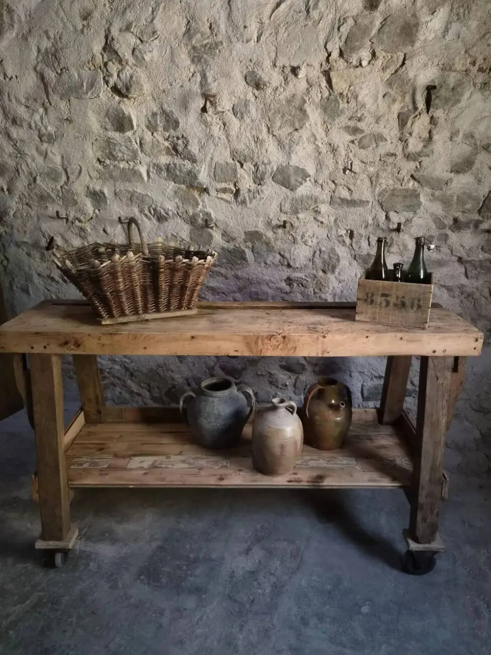Îlot de cuisine établi français industriel, table de travail ancienne en châtaignier et chêne, vers 1900