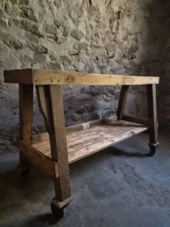 Îlot de cuisine établi français industriel, table de travail ancienne en châtaignier et chêne, vers 1900