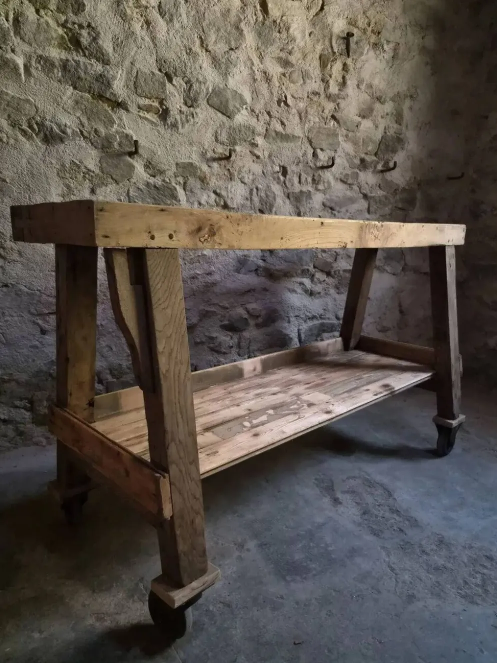 Îlot de cuisine établi français industriel, table de travail ancienne en châtaignier et chêne, vers 1900