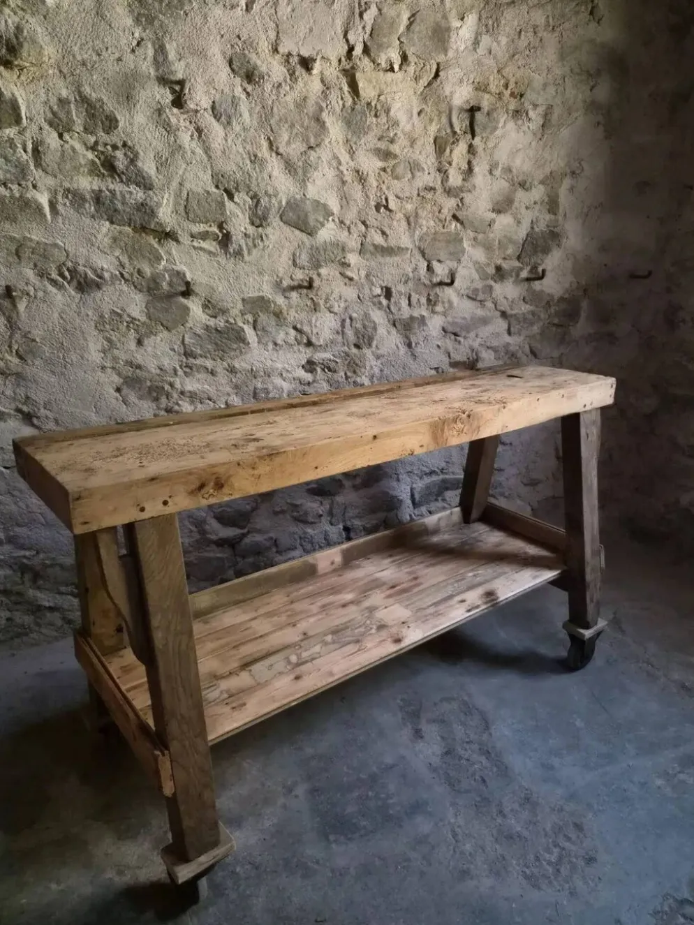 Îlot de cuisine établi français industriel, table de travail ancienne en châtaignier et chêne, vers 1900