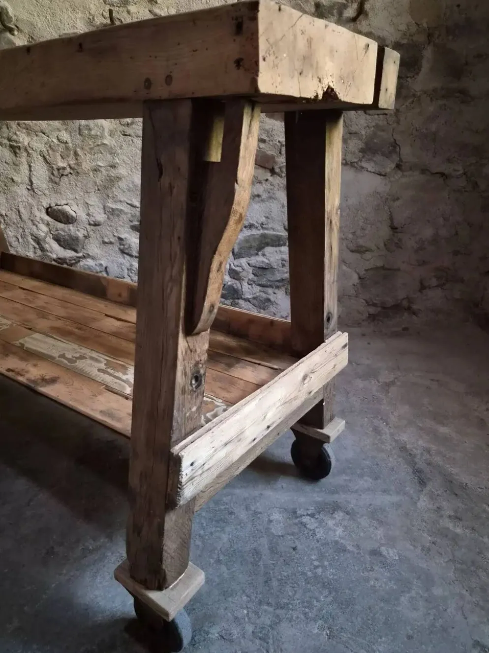 Îlot de cuisine établi français industriel, table de travail ancienne en châtaignier et chêne, vers 1900