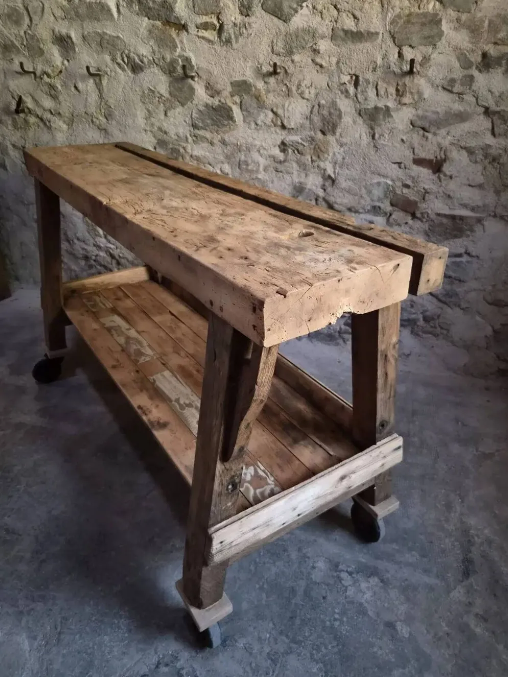 Îlot de cuisine établi français industriel, table de travail ancienne en châtaignier et chêne, vers 1900
