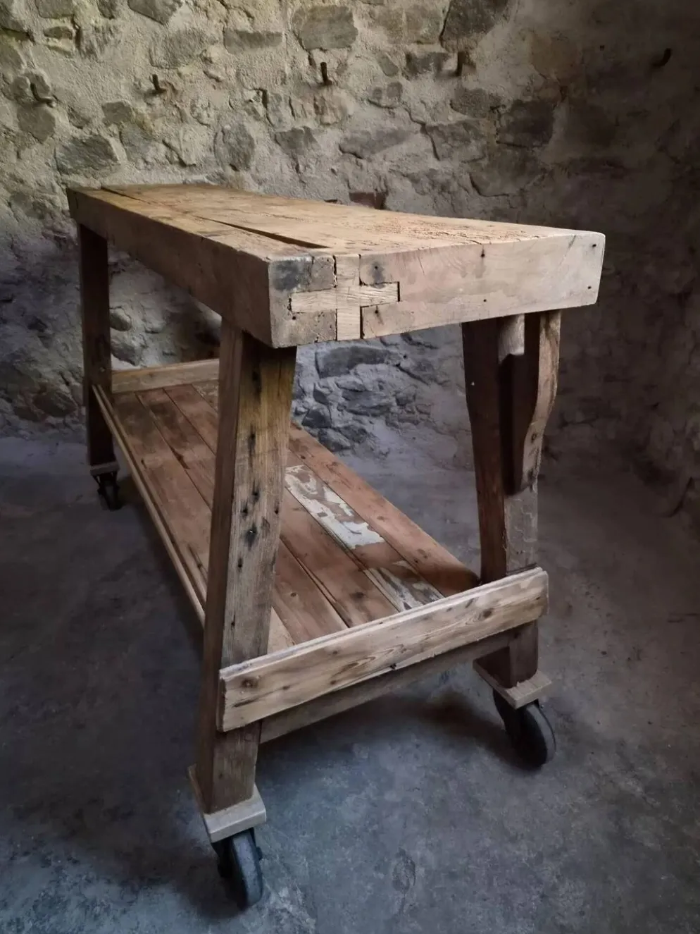 Îlot de cuisine établi français industriel, table de travail ancienne en châtaignier et chêne, vers 1900