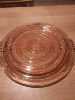Lot de deux plats art déco en verre rosaline