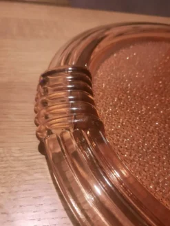 Lot de deux plats art déco en verre rosaline