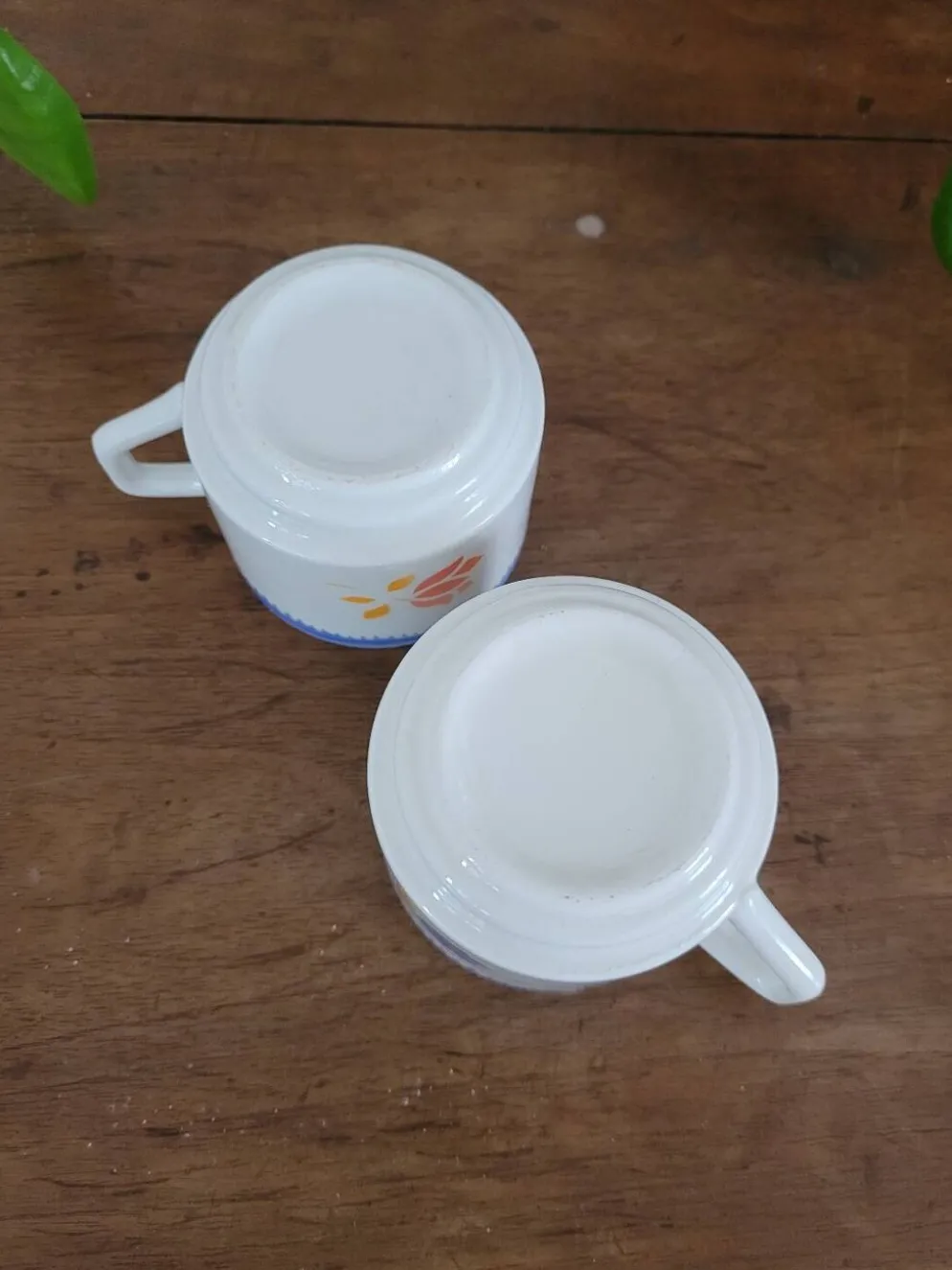 Lot de deux tasses à café fleuries