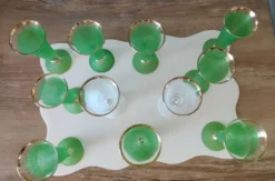 Lot de 11 flûtes à champagne en verre givré et liseré doré – Années 60/70