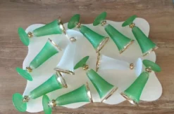 Lot de 11 flûtes à champagne en verre givré et liseré doré – Années 60/70