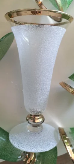 Lot de 11 flûtes à champagne en verre givré et liseré doré – Années 60/70