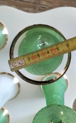 Lot de 11 flûtes à champagne en verre givré et liseré doré – Années 60/70
