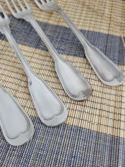Lot de 4 fourchettes décor à filet
