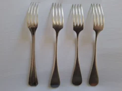 Lot de 4 fourchettes et 4 cuillères à soupe
