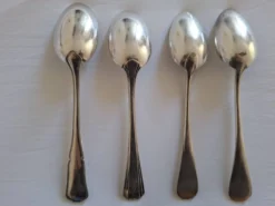 Lot de 4 fourchettes et 4 cuillères à soupe
