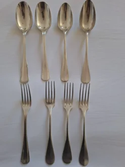 Lot de 4 fourchettes et 4 cuillères à soupe