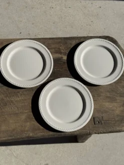 Lot de 3 grandes assiettes blanches classiques D24,5