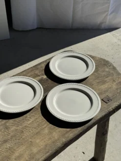Lot de 3 grandes assiettes blanches classiques D24,5