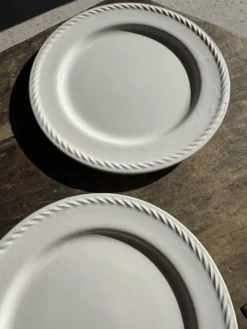 Lot de 3 grandes assiettes blanches classiques D24,5