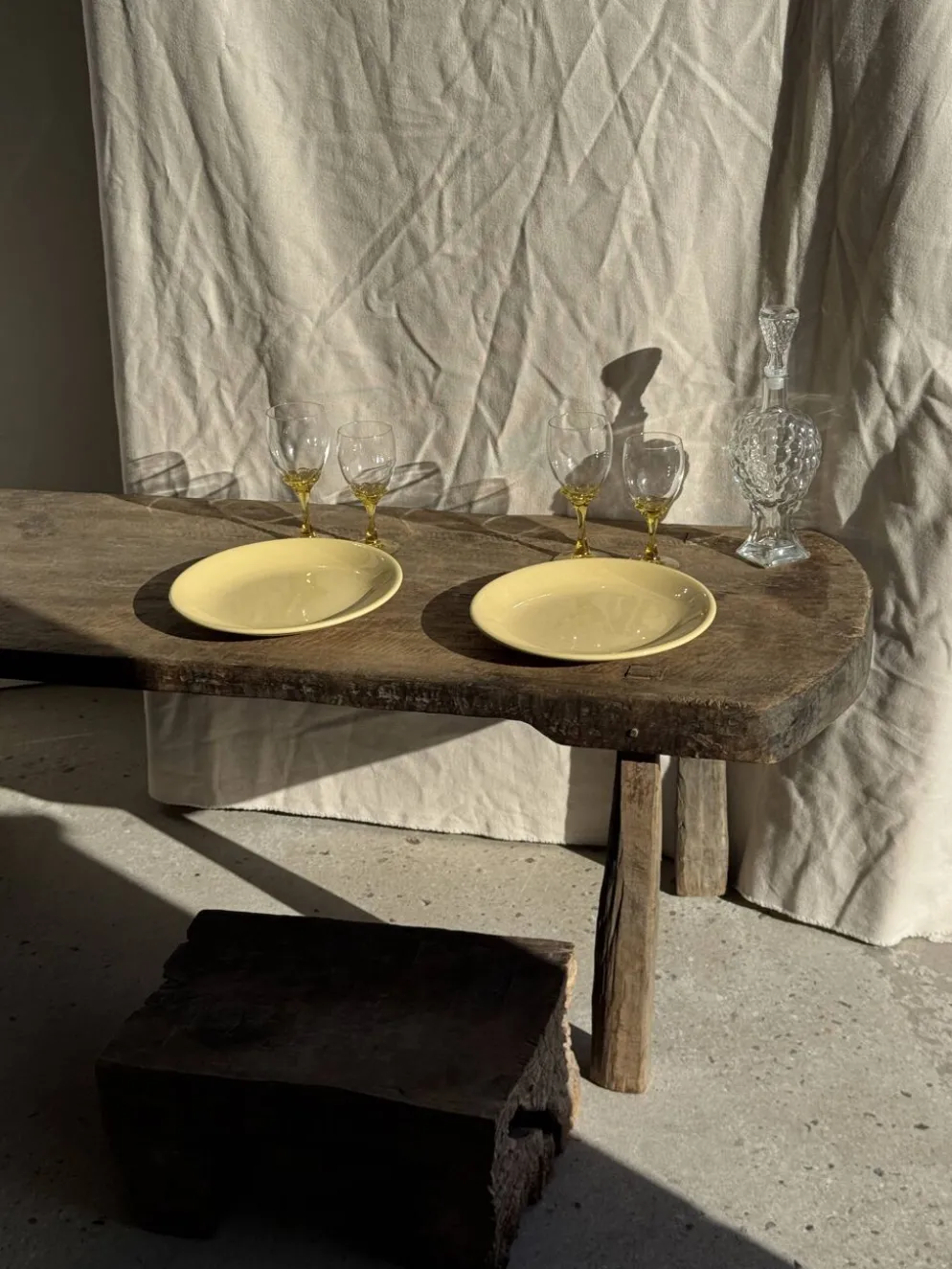 Lot de 2 grandes assiettes jaunes sans marque D25,5