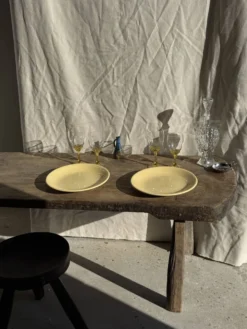 Lot de 2 grandes assiettes jaunes sans marque D25,5