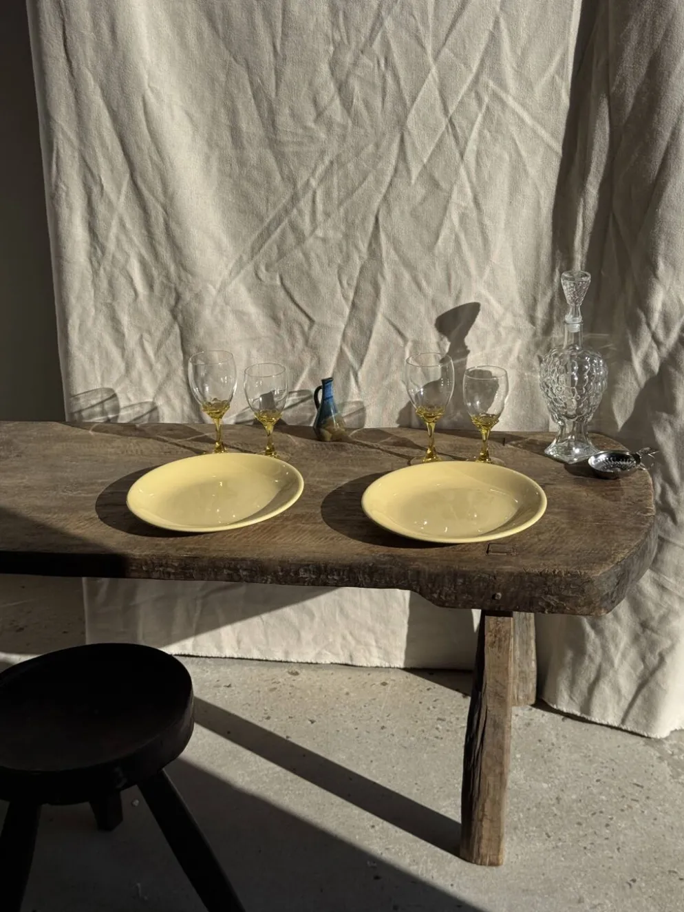 Lot de 2 grandes assiettes jaunes sans marque D25,5
