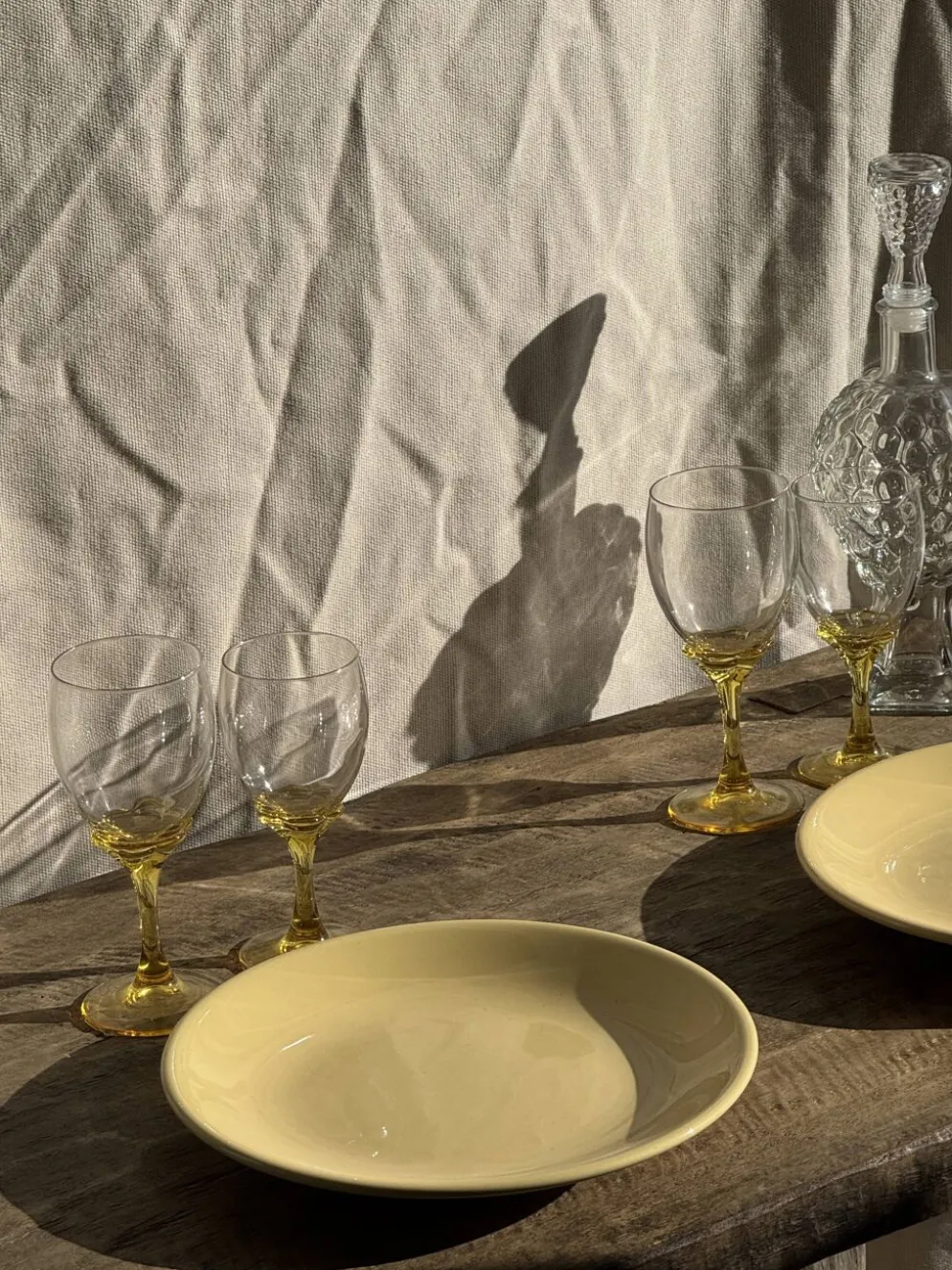 Lot de 2 grandes assiettes jaunes sans marque D25,5