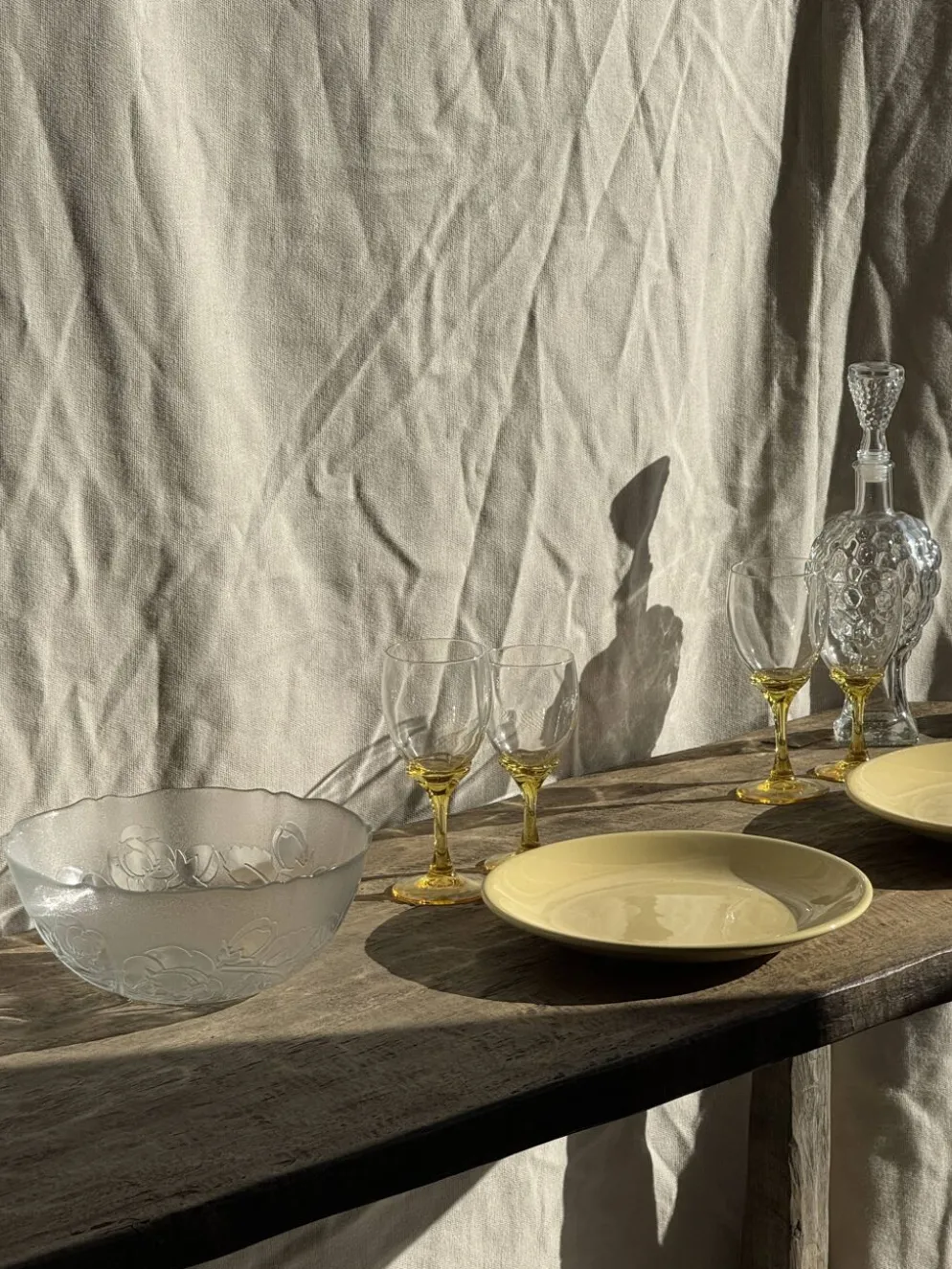 Lot de 2 grandes assiettes jaunes sans marque D25,5