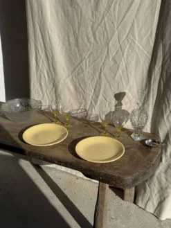 Lot de 2 grandes assiettes jaunes sans marque D25,5