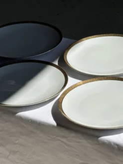 Lot de 6 grandes assiettes vintage en porcelaine blanche à frise dorée D24