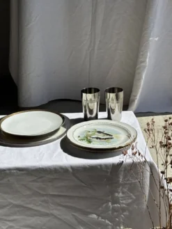 Lot de 6 grandes assiettes vintage en porcelaine blanche à frise dorée D24
