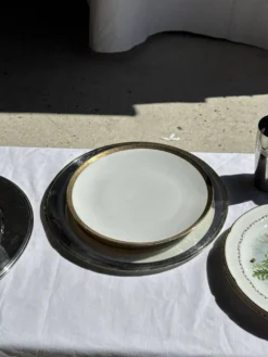 Lot de 6 grandes assiettes vintage en porcelaine blanche à frise dorée D24