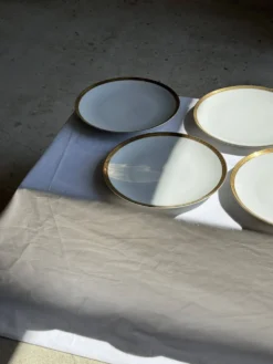Lot de 6 grandes assiettes vintage en porcelaine blanche à frise dorée D24