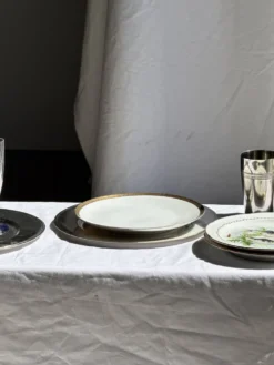 Lot de 6 grandes assiettes vintage en porcelaine blanche à frise dorée D24