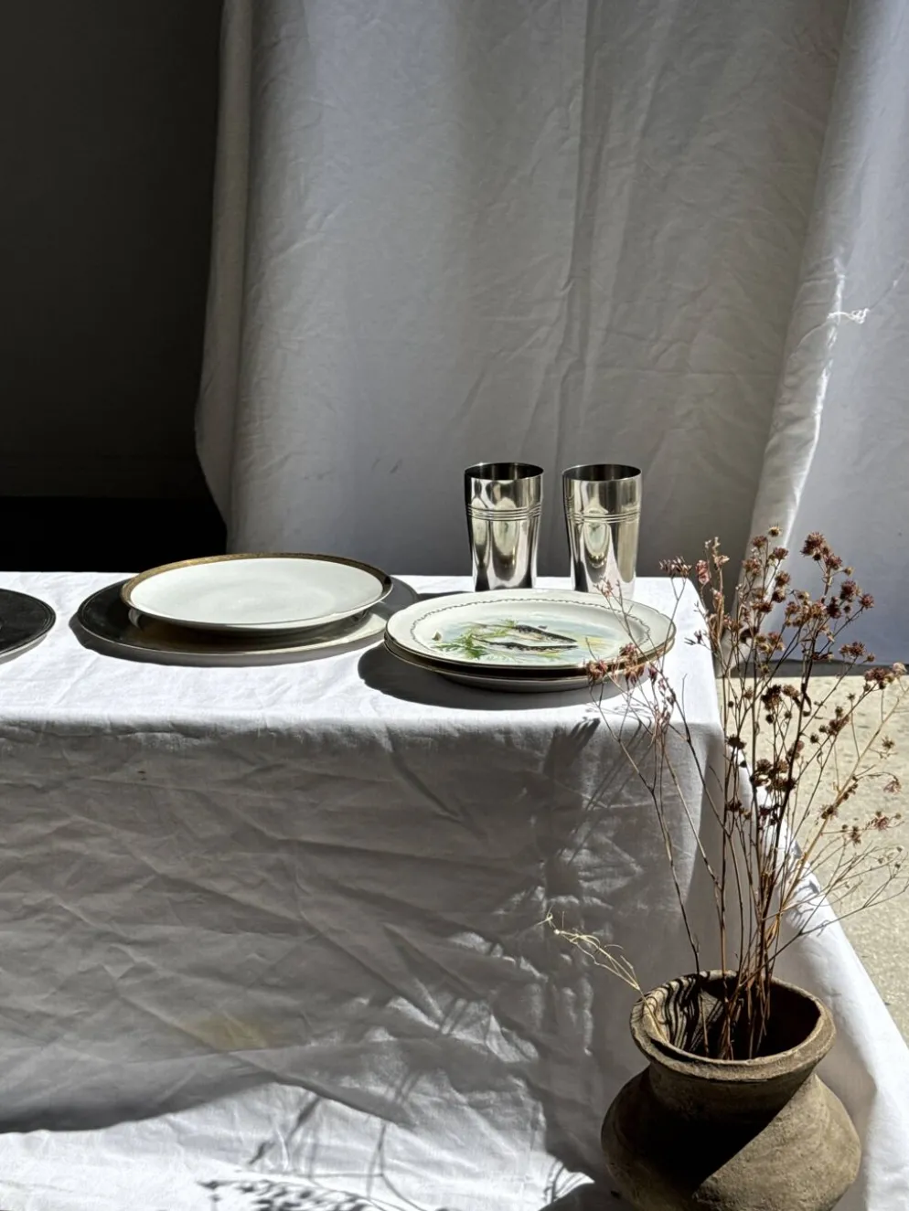 Lot de 6 grandes assiettes vintage en porcelaine blanche à frise dorée D24