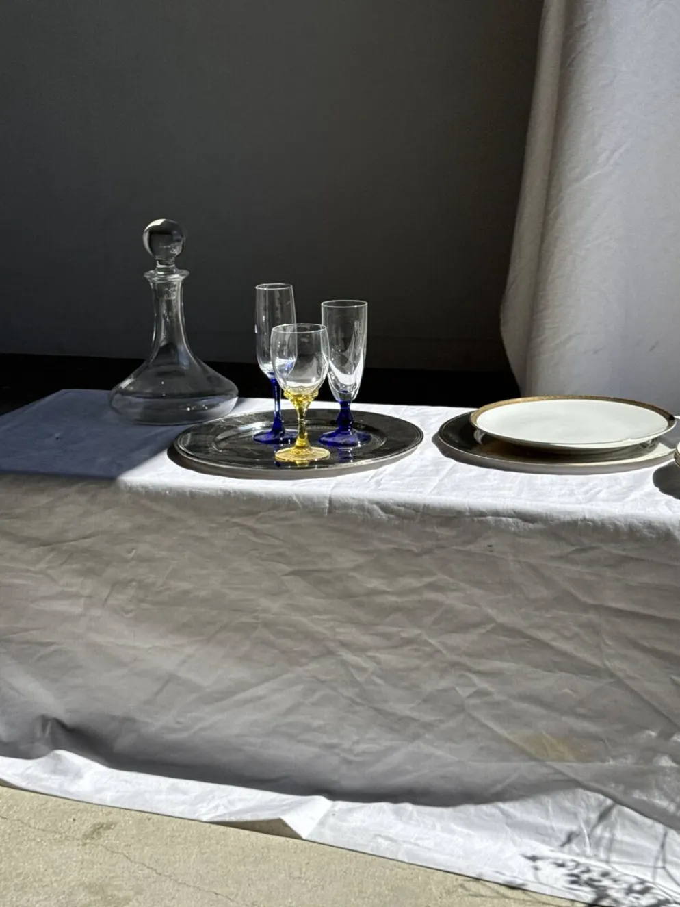 Lot de 6 grandes assiettes vintage en porcelaine blanche à frise dorée D24
