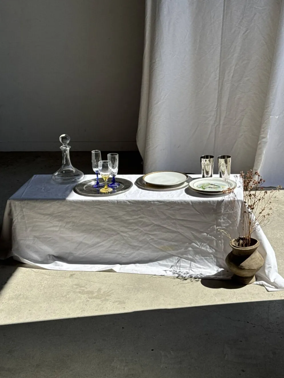 Lot de 6 grandes assiettes vintage en porcelaine blanche à frise dorée D24