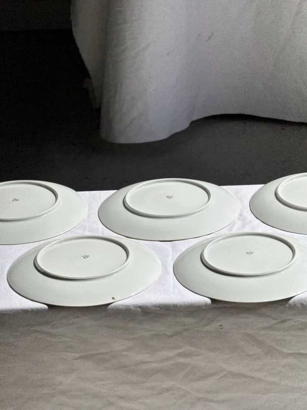 Lot de 6 grandes assiettes vintage en porcelaine blanche à frise dorée D24