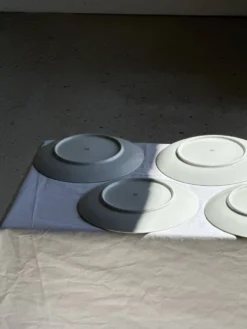 Lot de 6 grandes assiettes vintage en porcelaine blanche à frise dorée D24