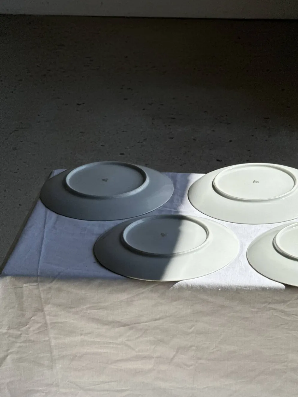 Lot de 6 grandes assiettes vintage en porcelaine blanche à frise dorée D24